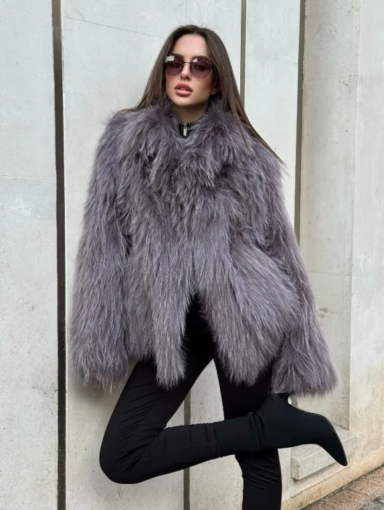 Шуба из меха енота с английским воротником цвет - лаванда