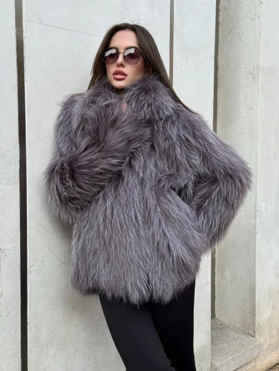 Шуба из меха енота с английским воротником цвет - лаванда