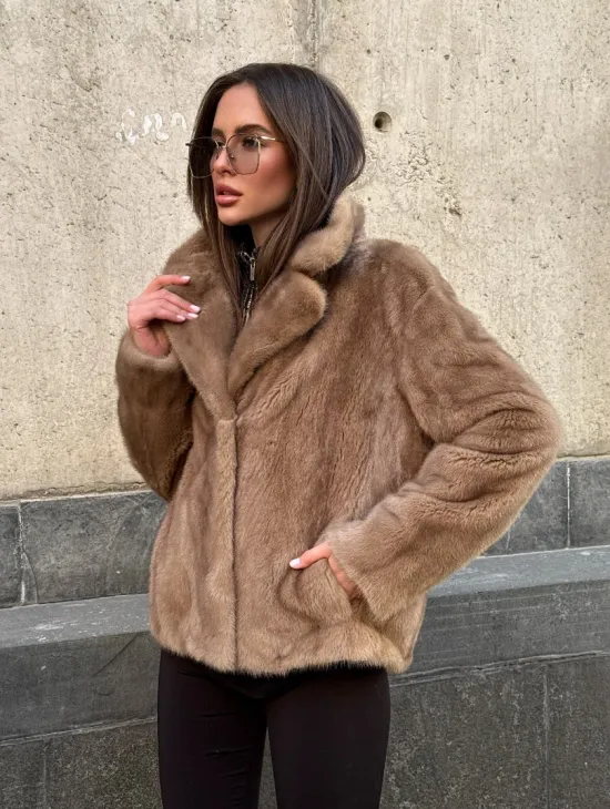 Короткий норковый жакет с английским воротником цвет пастель