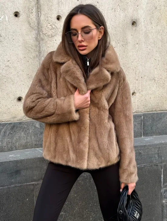 Короткий норковый жакет с английским воротником цвет пастель