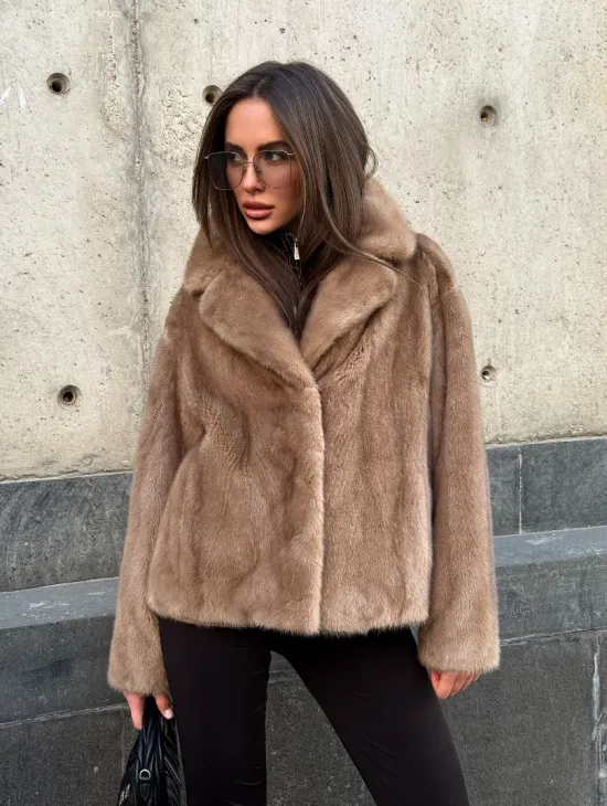 Короткий норковый жакет с английским воротником цвет пастель