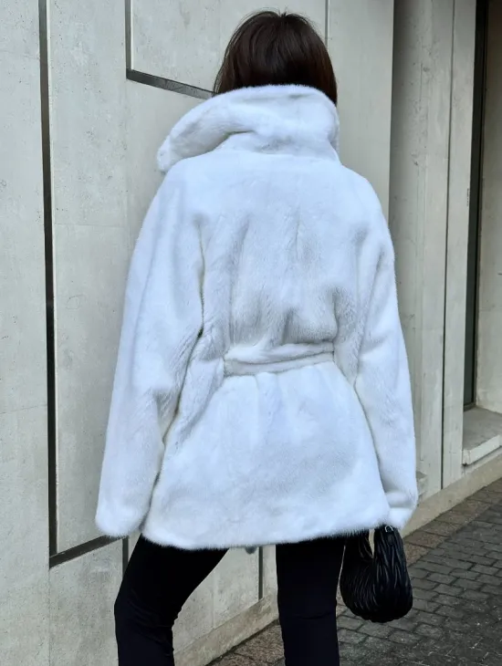 Белый норковый полушубок - кимоно с английским воротником