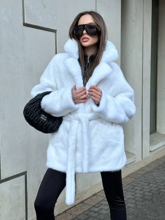 Белый норковый полушубок - кимоно с английским воротником