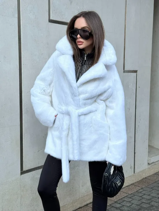Белый норковый полушубок - кимоно с английским воротником