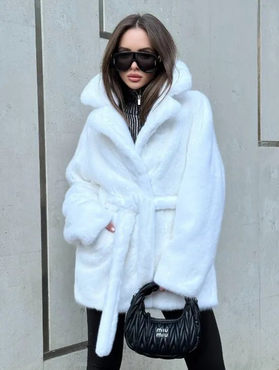 Белый норковый полушубок - кимоно с английским воротником