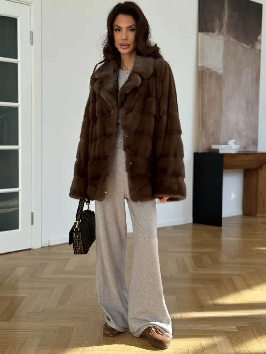 Шуба-кокон из норки с английским воротником и манжетом