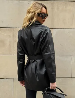 Черный короткий тренч из натуральной кожи на запах с поясом