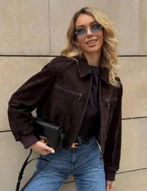 Короткий бомбер из натуральной замши на молнии с трикотажными манжетами