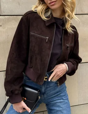 Короткий бомбер из натуральной замши на молнии с трикотажными манжетами