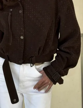 Кроп - бомбер из плетеной замшевой кожи в цвете шоколад