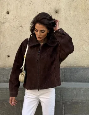 Демисезонная короткая замшевая куртка 