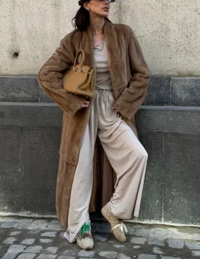 Длинная норковая шуба в цвете пастель с V-образным воротником