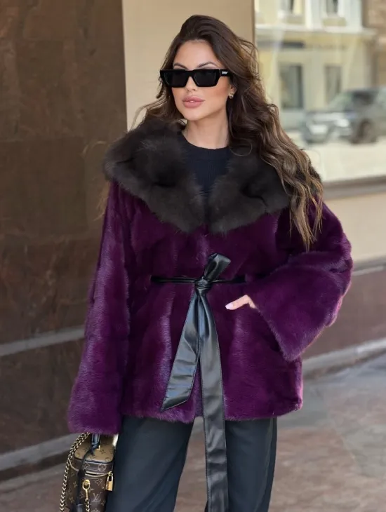 Норковое пончо с капюшоном  из куницы в оттенке пурпур