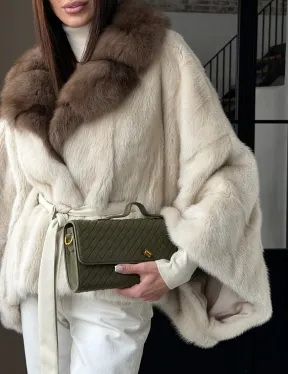 Светлое норковое пончо с воротником из куницы