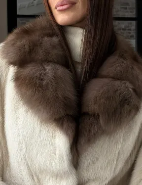 Светлое норковое пончо с воротником из куницы
