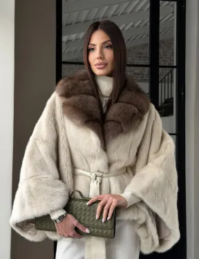 Светлое норковое пончо с воротником из куницы
