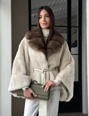Светлое норковое пончо с воротником из куницы