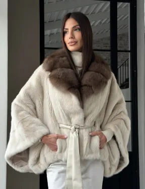 Светлое норковое пончо с воротником из куницы