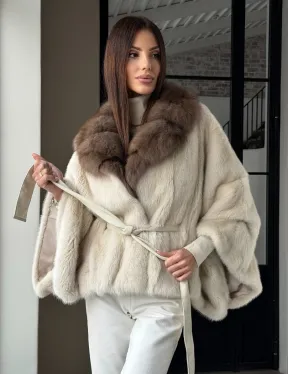 Светлое норковое пончо с воротником из куницы