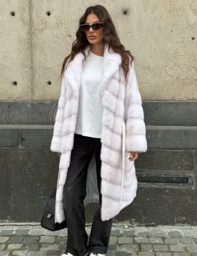 Белая норковая шуба с английским воротником