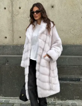 Белая норковая шуба с английским воротником