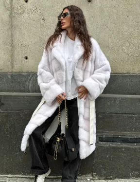 Белая норковая шуба с английским воротником