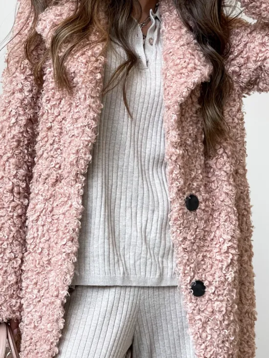 Шуба из экомеха в цвете пудра