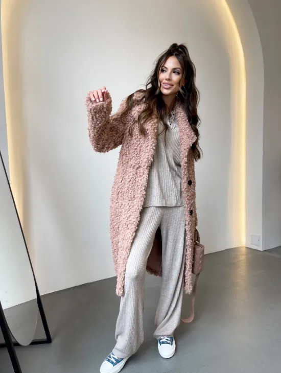 Шуба из экомеха в цвете пудра