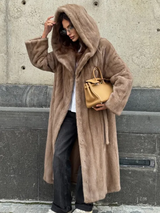 Длинная норковая шуба Pastel с капюшоном кобра