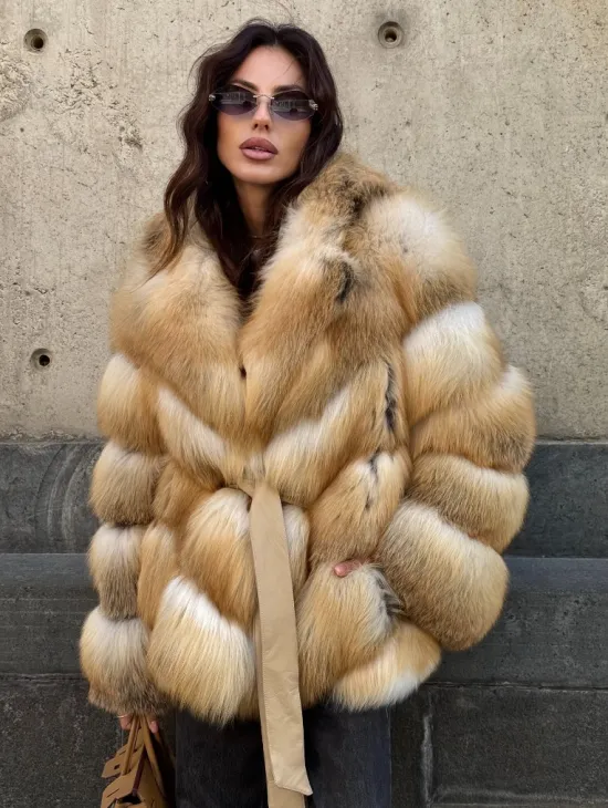 Шуба из меха лисы Golden Sunrise с английским воротником