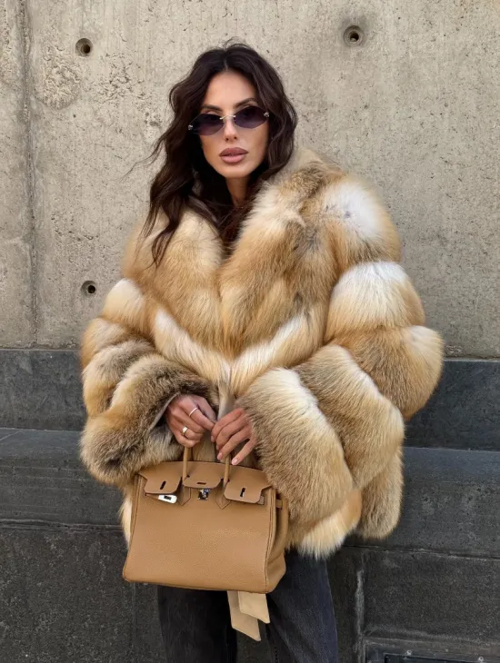 Шуба из меха лисы Golden Sunrise с английским воротником