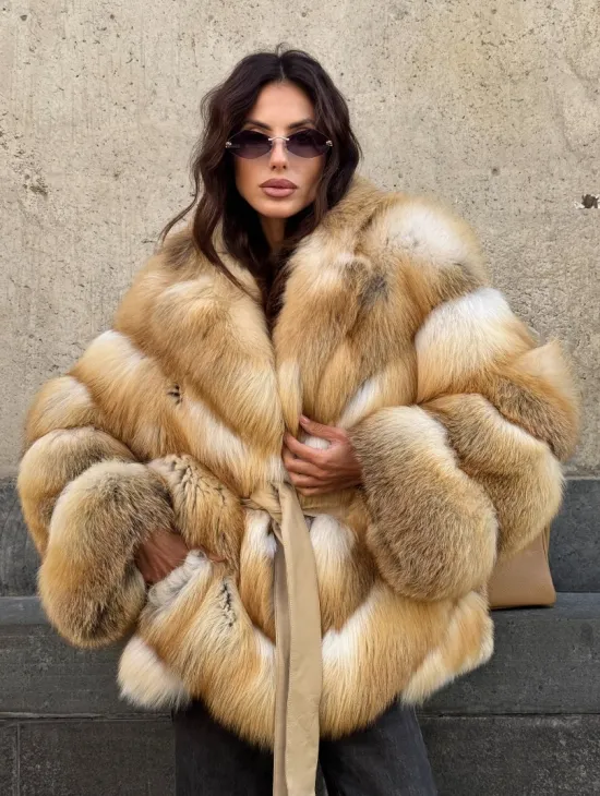 Шуба из меха лисы Golden Sunrise с английским воротником
