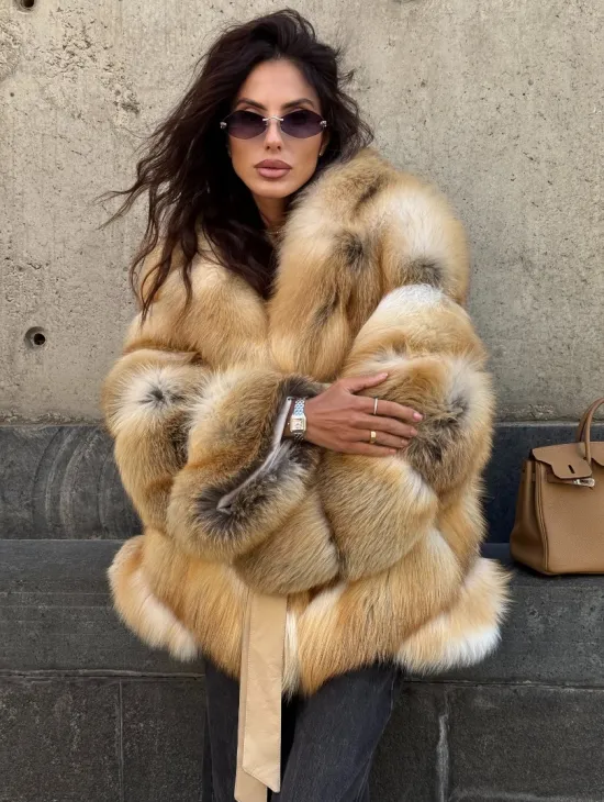 Шуба из меха лисы Golden Sunrise с английским воротником