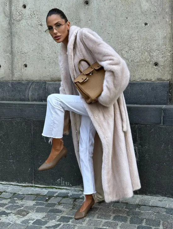 Классическая норковая шуба с перламутровым оттенком и эффектным воротником-шалью