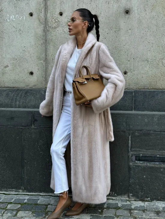 Классическая норковая шуба с перламутровым оттенком и эффектным воротником-шалью