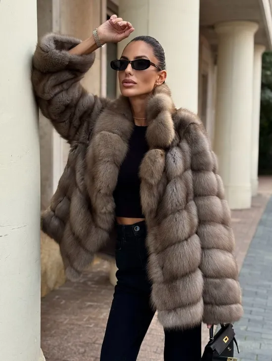 Короткая шуба из куницы - цвет пастель