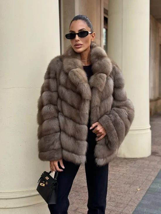 Короткая шуба из куницы - цвет пастель