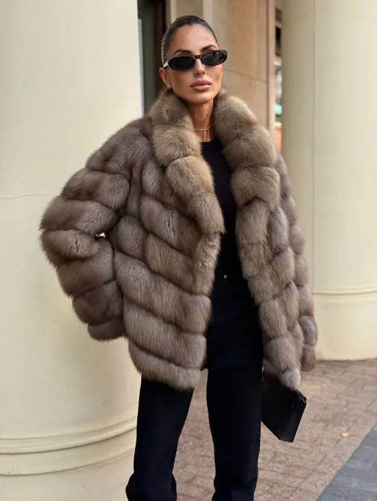 Короткая шуба из куницы - цвет пастель