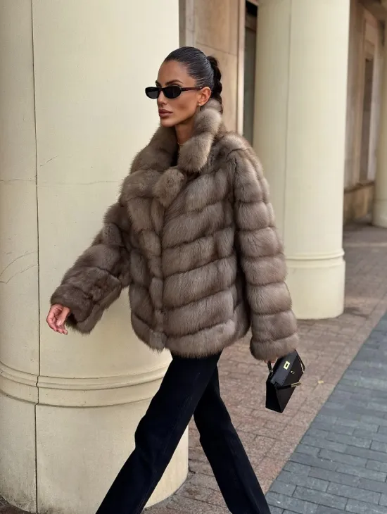 Короткая шуба из куницы - цвет пастель