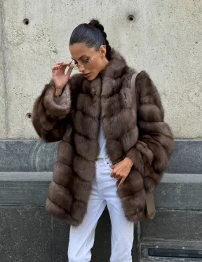 Женская шуба из меха куницы в цвете соболь