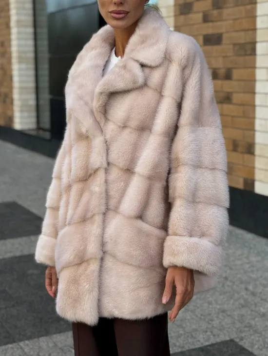 Шуба норковая пудрового цвета с английским воротником