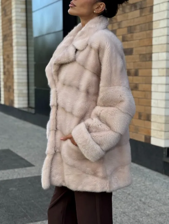 Шуба норковая пудрового цвета с английским воротником