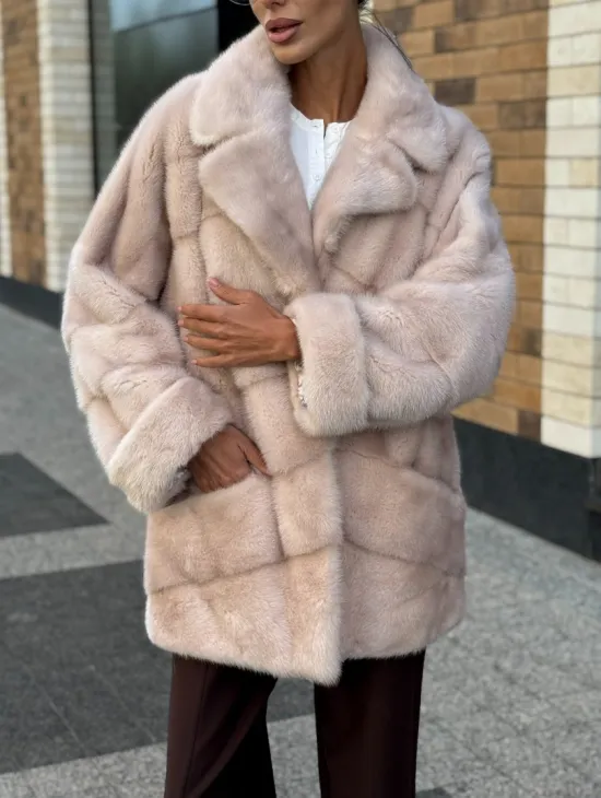 Шуба норковая пудрового цвета с английским воротником