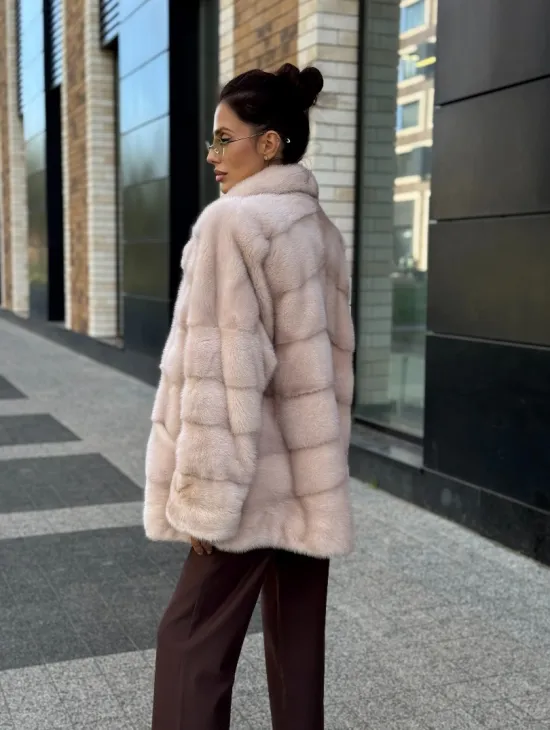 Шуба норковая пудрового цвета с английским воротником