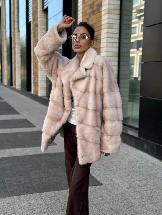 Шуба норковая пудрового цвета с английским воротником