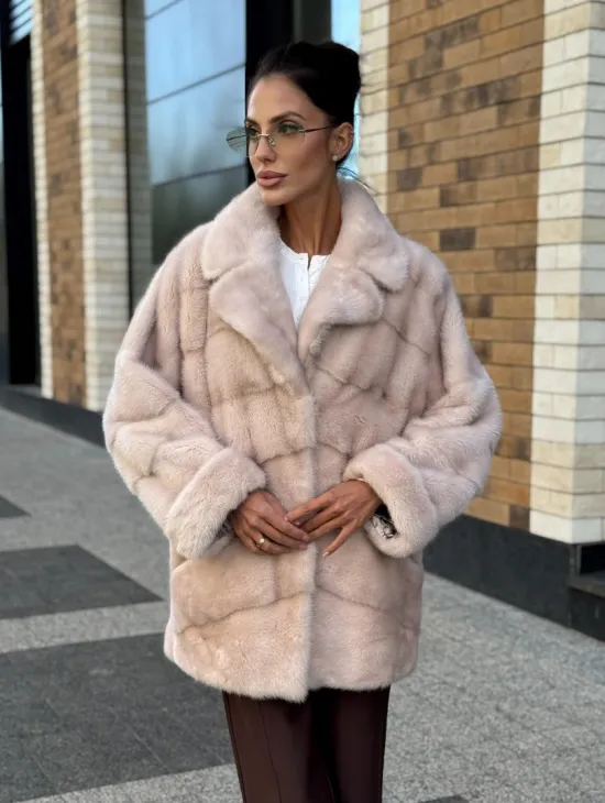 Шуба норковая пудрового цвета с английским воротником