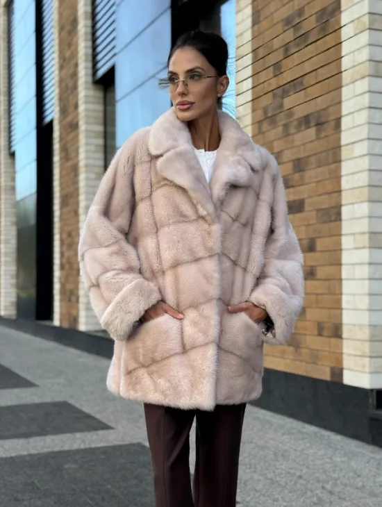 Шуба норковая пудрового цвета с английским воротником