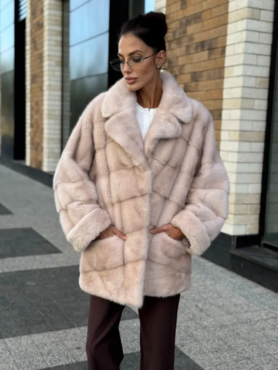 Шуба норковая пудрового цвета с английским воротником