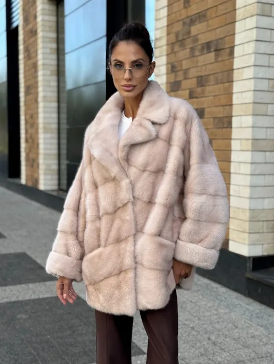 Шуба норковая пудрового цвета с английским воротником