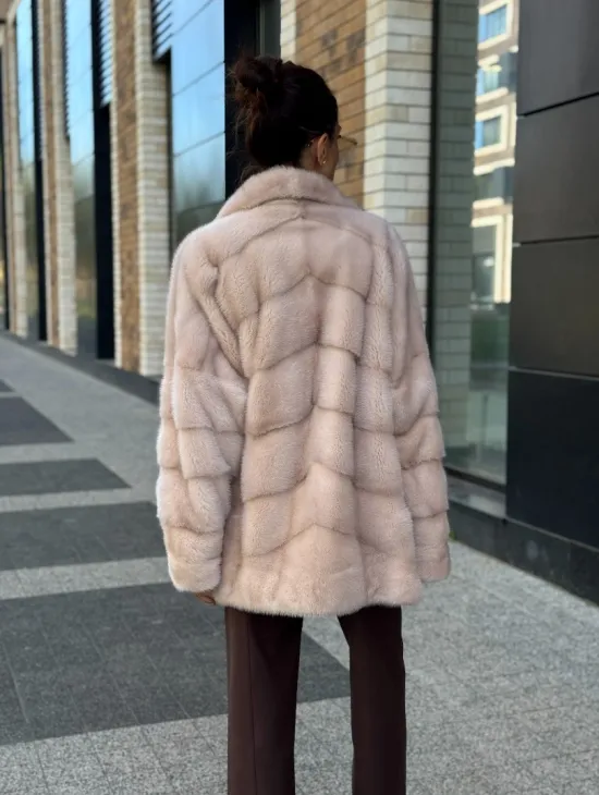 Шуба норковая пудрового цвета с английским воротником